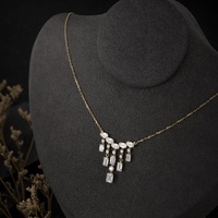 Collier pendentif en or plaqué argent avec diamant de laboratoire 0,16 ct taille émeraude 19Ps certifié IGI pour femme