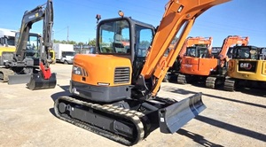 รถขุดขนาดเล็ก 6 ตัน Doosan DX63 รุ่นดูแลรักษาอย่างดี ได้รับการรับรองมาตรฐาน CE รถขุดตีนตะขาบมือสอง เครื่องยนต์ Doosan ของเกาหลี พร้อมมอเตอร์และปั๊ม - Product Image 5