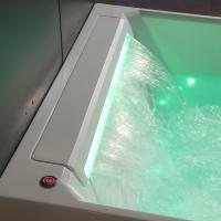 Baignoire de massage moderne en acrylique autoportante pour 2 personnes, 1,8 mètre, 30 buses, luxueuse, pour salle de bain de villa adulte, avec bulles et lumière LED