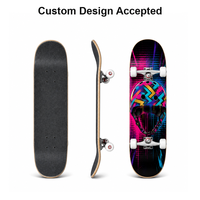 Planche de skateboard complète en bois d'érable 7 plis OEM personnalisée 80 cm Double Kick avec graphisme graffiti et casque pour adultes