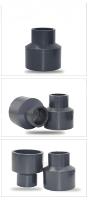 Réducteur PVC-U gris pour raccordement de tuyaux PVC de divers diamètres, norme DIN, écologique, connectivité par colle, surface lisse, usage industriel