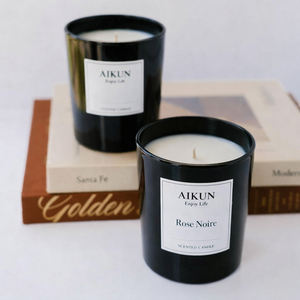 Bougie parfumée AIKUN en verre noir avec boîte personnalisée, parfum pomme et melon, pour une ambiance relaxante - Product Image 4