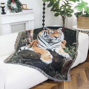 Selimut <span class=keywords><strong>Tapestry</strong></span> Tenun Desain Kustom MOQ Rendah dengan Selimut Jacquard <span class=keywords><strong>Tapestry</strong></span> Kustom untuk Berbagai Kegunaan - Product Image 2