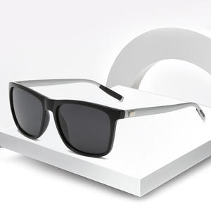 Lunettes de soleil polarisées pour hommes, best-seller transfrontalier, monture carrée vintage, protection UV400, monture PC, verres TAC, pour le cyclisme et les sports de plein air - Product Image 1