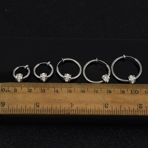 Meilleures ventes : Boucles d'oreilles créoles unisexes en acier inoxydable plaqué argent, design simple, multi-tailles, bijoux tendance, vente en gros - Product Image 5