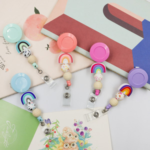 Portacredenciales de Silicona Hechos a Mano, Novedad <span class=keywords><strong>2023</strong></span>, Lindos Portacredenciales de Madera con Cuentas de Arcoíris para Mujer, Profesora, Enfermera, Llavero con Cuentas para Identificación - Product Image 2