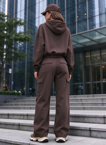 Conjunto de 2 Piezas de Ropa Urbana para Mujer, Sudadera Personalizada con Cuello Redondo Marrón y Pantalones Anchos Tipo Cargo - Product Image 3