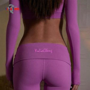 Completo Loungewear Personalizzato per Donne Alte: Set Due Pezzi con T-Shirt Corta a Collo a U e <span class=keywords><strong>Pantaloni</strong></span> a Zampa Pieghevoli - Product Image 3