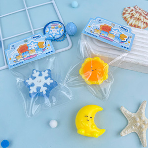 Porte-clés jouet à presser Kawaii Soleil Lune Étoile Flocon de neige avec clochette, en TPR, en forme de ciel, pendentif anti-stress, breloque souple pour sac à dos - Product Image 4