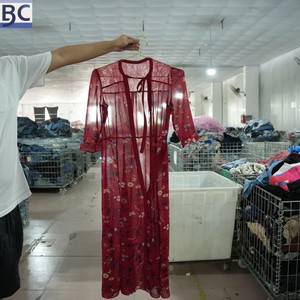 Robes en soie pour femmes mixtes Offre Spéciale Vêtements <span class=keywords><strong>d</strong></span>'<span class=keywords><strong>occasion</strong></span> pour magasins <span class=keywords><strong>de</strong></span> <span class=keywords><strong>d</strong></span>étail - Product Image 1