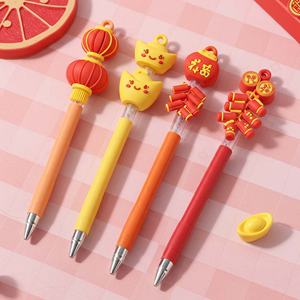 ที่ครอบดินสอซิลิโคนรูปเครื่องรางนำโชค 3 มิติ ลายโลโก้ตามสั่ง สำหรับเทศกาลปีใหม่ ของขวัญส่งเสริมการขายสำหรับการสั่งซื้อจำนวนมาก - Product Image 4