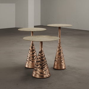 Mesa minimalista de latón diseñada para apartamentos modernos que ofrece líneas elegantes y limpias que realzan el diseño interior sofisticado. - Product Image 1