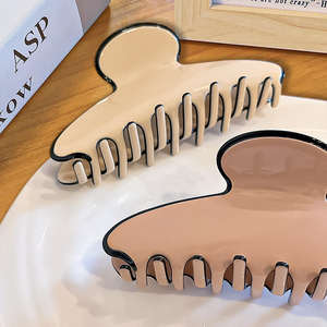 यूशी महिलाओं के सुरुचिपूर्ण 11 सेमी लोगो बड़े एसीटेट हेयर क्लैव क्लिप नवीनतम फैशन उन्नत मजबूत पकड़ वाले बालों के सामान अनुकूलित - Product Image 3