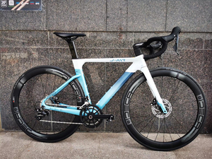 Bicicleta de Carretera de Alta Calidad para Hombre, Cuadro de Carbono Completo 700c, 22 Velocidades, Cableado Interno Ligero, Marca Fuoco - Product Image 5