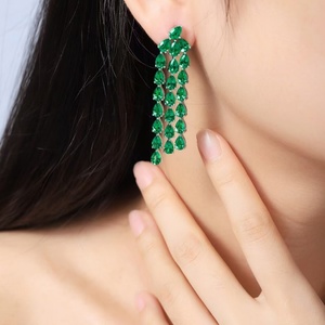 Boucles d'oreilles à visser personnalisées pour filles, bijoux de perçage d'oreille populaires et abordables, fabriquées sur mesure en or 9K, 10K, 14K - Product Image 3