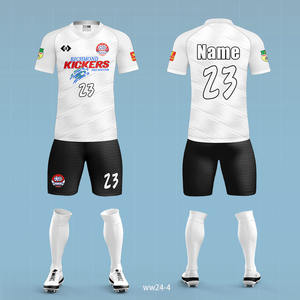 2024-2025 定制复古足球球衣成人套装透气网布100%涤纶足球自动裁剪OEM足球 - Product Image 3