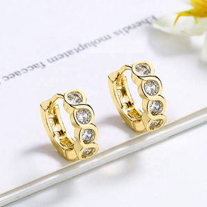 Pendientes de tuerca de moissanita VVS GRA de corte redondo con diseño de cola de pez de líneas simples, rellenos de oro de 14K, joyería de uso diario para mujer - Product Image 2