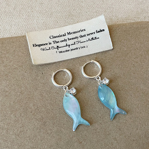 Collar con Colgante de Pez Pequeño con Concha Azul, Diseño de Nicho Femenino, Cadena de Clavícula con Temperamento Moderno - Product Image 5