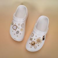 Breloques de chaussures de luxe en strass pour femmes, accessoires de mode trèfle et ours, embellissements pour sabots, vente en gros à prix abordable