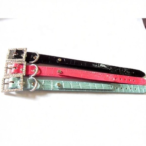 Colliers pour chiens en cuir PU, fabrication originale, vente en gros et personnalisation avec breloques lettres, diverses couleurs et textures sur mesure. - Product Image 3