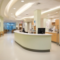 Comptoir de poste d'infirmière d'hôpital moderne avec plateau en stratifié ignifuge, qualité professionnelle durable (personnalisable OEM pour aéroport)
