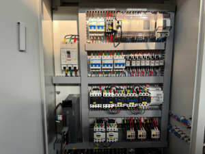 Automatische Vierwalzen-Blechbiegemaschine für Aluminium, Edelstahl und Kohlenstoffstahl, Blechbiegerolle für 2 mm Dicke, Kompakte Größe - Product Image 5