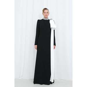 Robe de soirée élégante pour femme, noire, style fourreau, col haut, en crêpe, avec nœud blanc contrastant, détail de col en perles amovible - Product Image 3