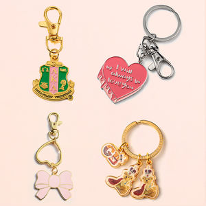 Campione gratuito in lega di zinco carino Kawaii portachiavi arcobaleno lettera portachiavi Logo personalizzato carino rosa smalto morbido altri portachiavi - Product Image 2