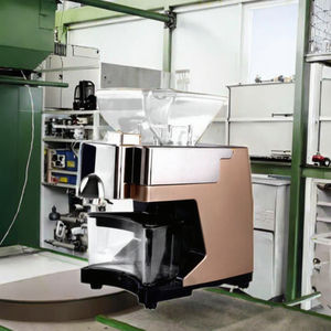 Presse à huile manuelle à froid et à chaud pour huiles de sésame, de noix de coco, de palme, d'amande et de soja - Économie d'énergie, capacité de 800 kg/h - Product Image 3