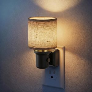 Veilleuse à brancher en tissu lin, 0-100% dimmable, avec capteur crépusculaire, pour chambre, couloir et salle de bain - Product Image 1