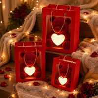 Ornement décoratif fait main en tissu rouge avec ours en peluche et cœur, modèle en plastique, figurine lumineuse à LED pour la Saint-Valentin 2026
