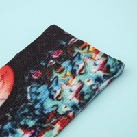 Chaussettes ras du cou avec imprimé artistique vibrant, chaussettes fantaisie style urbain à bout renforcé, sublimation vierge