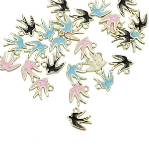 Breloques florales colorées en alliage de zinc pour la fabrication de bijoux, accessoires faits à la main, petite forme de fleur, serti clos, origine Yiwu - Product Image 3