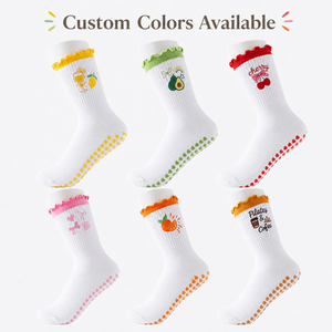 Chaussettes de yoga et de Pilates pour femmes, antidérapantes, respirantes, en coton, avec bordure à volants et broderie cerise, pour la barre - Product Image 3