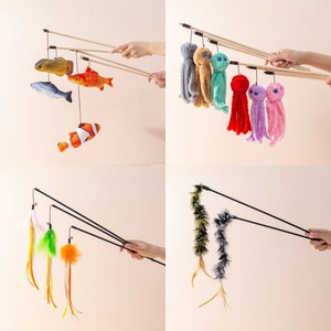 58 Jouets à mâcher en satin avec pompon pour chat, pour utilisation en intérieur/extérieur, vente en gros - Product Image 3
