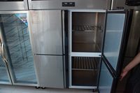 Réfrigérateur vertical de présentation pour bar, une seule porte, qualité alimentaire
