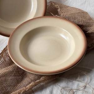 Bol Confortable Artisanal Haut de Gamme en Céramique Grès Écru, Texture Craquelée Élégante, Cuit à Haute Température, Idéal Hôtels et Restaurants de Luxe - Product Image 1