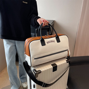 Sac de voyage unisexe en PU avec fermeture éclair, nouveau modèle, prix de gros, sac de sport minimaliste polyvalent à porter à l'épaule ou en bandoulière, ou à la main - Product Image 4