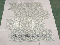 Mosaïque de carreaux en forme d'hexagone en nacre incrustée, mosaïque de carreaux en marbre blanc mélangé à du bleu pour la décoration murale et de sol de la maison