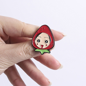 Pin Enamel Gadis Berkepala Stroberi Manga Jepang, Bros Karakter Anime Kartun, Lencana Kerah, Perhiasan Grosir - Product Image 4
