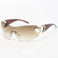 Lunettes de soleil enveloppantes sans monture pour femmes, avec décoration en strass en forme de cœur, protection UV400, style Y2K, verres monobloc surdimensionnés