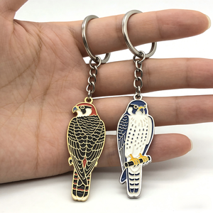 سلسلة مفاتيح معدنية مخصصة بتصميم النسر الطائر، مطلية بالمينا، نسر أسود، مينا ناعمة وصلبة، سلسلة مفاتيح على شكل صقر، حلقة مفاتيح حيوانية كرتونية - Product Image 4