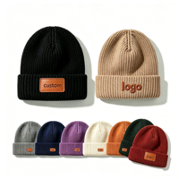 Bonnet tricoté personnalisé à revers court avec logo pour hommes et femmes, style Docker, Trawler, ou Fisherman, idéal pour la vente en gros et les marques privées.