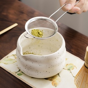 Ensemble de thé matcha en céramique avec fouet en bambou et filtre en acier inoxydable pour cérémonie du thé, design Wabi Sabi - Product Image 3