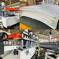Machine d'extrusion de panneau de mousse PVC/WPC pour panneau de porte de cuisine panneau publicitaire SJZ80/156 extrudeuse
