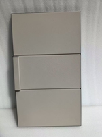 Armoire de dressing modulaire de luxe moderne sur mesure pour chambre à coucher avec éléments réglables en bois et cuir, grande capacité de rangement
