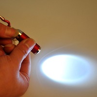 Lampe torche de poche en alliage d'aluminium avec logo personnalisé, IP65, LED blanc chaud, mini boucle de montagne, faisceau de 100 m