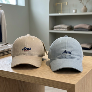 Casquette de baseball en coton beige brodée à l'avant avec texte cursive, visière incurvée réglable, style décontracté streetwear, vente en gros - Product Image 3