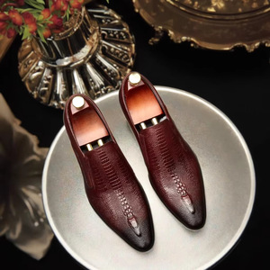 Nouvelle tendance, style élégant, chaussures en cuir noir authentiques britanniques pour hommes, chaussures de mariage, chaussures en cuir artificiel. - Product Image 1