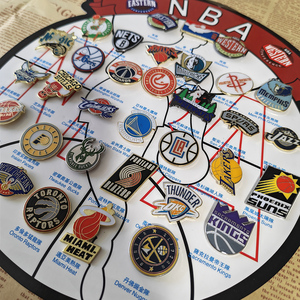 Fabricant de produits de basketball : Créez vos propres épingles personnalisées, badges en métal avec logo, broches, épingles en émail dur ou souple, épingles de revers - Product Image 1
